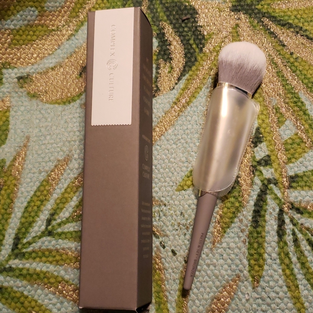 *New* Complex Culture Press & Set Bronzer Brush